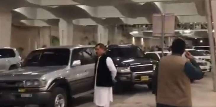 President Alvi’s wife gets huge protocol at airport, video goes viral