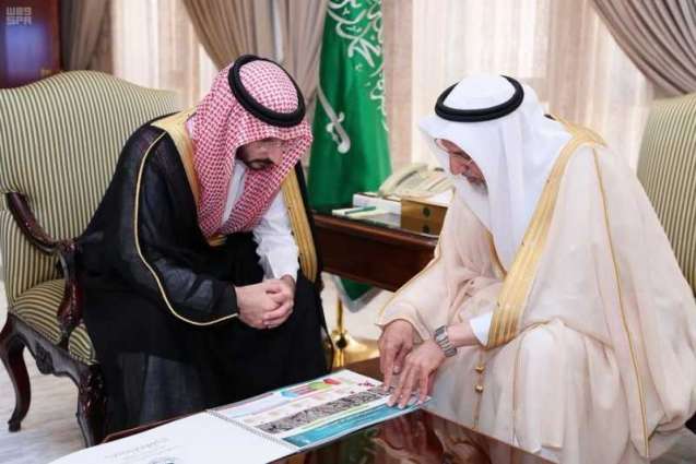 نائب أمير منطقة مكة المكرمة يطلع على مشاريع جامعة أم القرى
