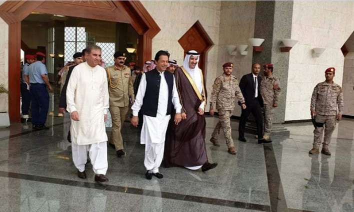 رئيس الوزراء الباكستاني يصل للمدينة المنورة لزيارة المسجد النبوي