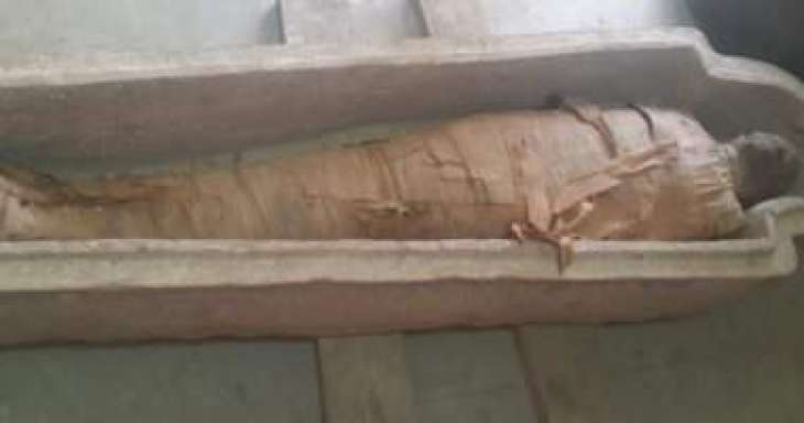 مصر : العثور على تابوت حجري بداخله مومياء بالبر الغربي بأسوان