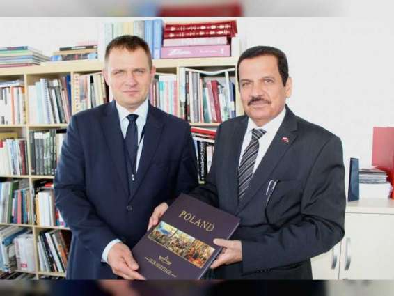 سفير الدولة في وارسو يبحث مع مسؤول بولندي تعزيز التعاون الثقافي 