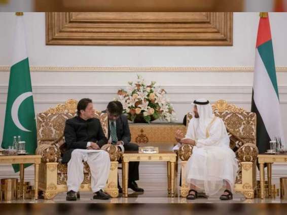محمد بن زايد ورئيس وزراء باكستان يبحثان علاقات التعاون الثنائية والمستجدات الإقليمية والدولية