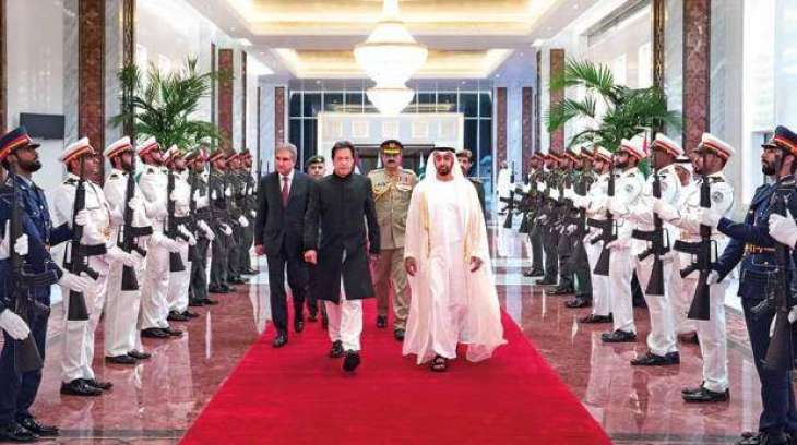 رئیس الوزراء الباکستاني عمران خان یصل الي ابوظھبي في زیارة الامارات المتحدة
