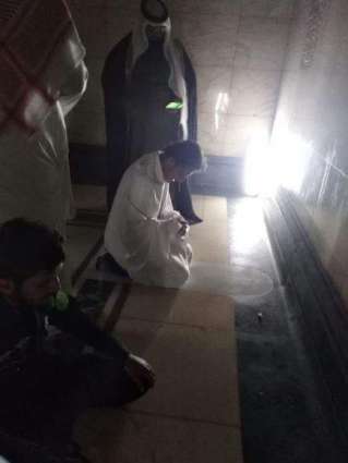 PM Khan’s picture offering Nawafil in Kaaba goes viral
