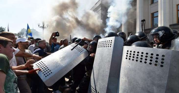 Ukrainian Police Use Tear Gas During Nationalists' Rally in Kiev
