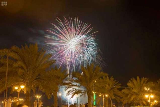 الألعاب النارية تضيء سماء نجران احتفالاً وابتهاجاً باليوم الوطني الـ 88 للمملكة