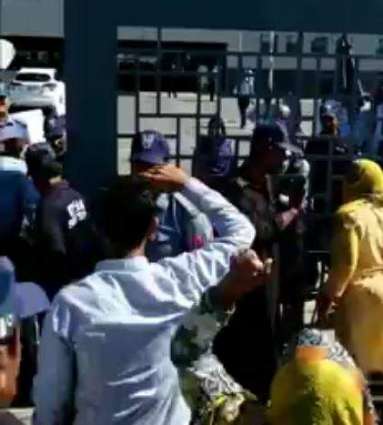 Security guards manhandle protesters outside DHA Lahore office