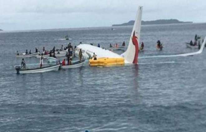 غرق طائرة في بحيرة بدولة ميكرونيزيا ونجاة ركابها