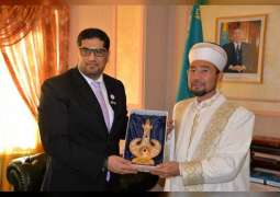 سفير الدولة لدى أستانا يلتقي مفتي كازاخستان