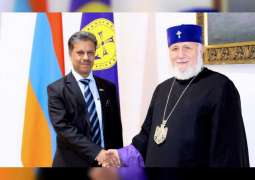 سفير الدولة في يريفان يلتقي رئيس الكنائس الأرمنية