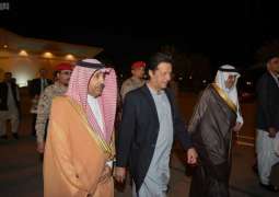 رئيس وزراء باكستان الإسلامية يغادر المدينة المنورة متوجهاً إلى الرياض