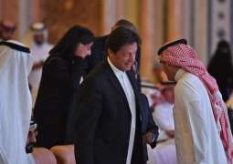 رئيس الوزراء الباكستاني یصل إلى الرياض لحضور مؤتمر الاستثمار الدولي