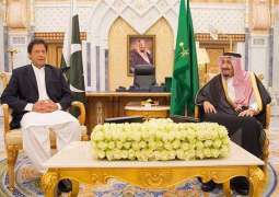 خادم الحرمين ورئيس وزراء باكستان يبحثان مستجدات الأحداث بالمنطقة