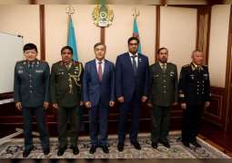 وزير الدفاع الكازاخستاني يستقبل سفير الدولة لدى أستانا