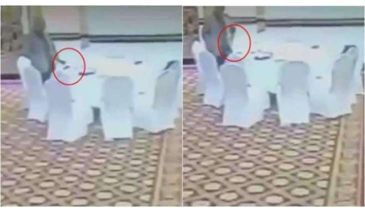 کویتی وفد دا پرس چوری کرن والے افسر نے دنیا ساہمنے پوری قوم نوں شرمندہ کردتا
کویت دے سبھ توں وڈے اخبار نے پاکستانی بیوروکریٹ دی چوری دی خبر چھاپ دتی