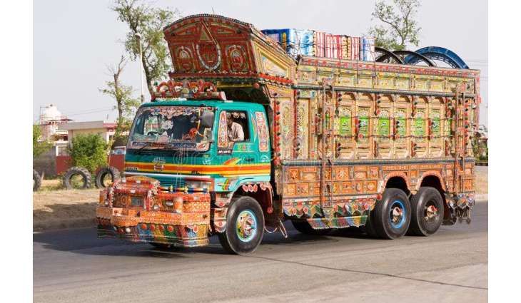 فیصل آبا وچ ڈرائیور نے ٹرک لٹیریاں اُتے چڑھا دتا‘ 2 ہلاک‘ 1 فرار
