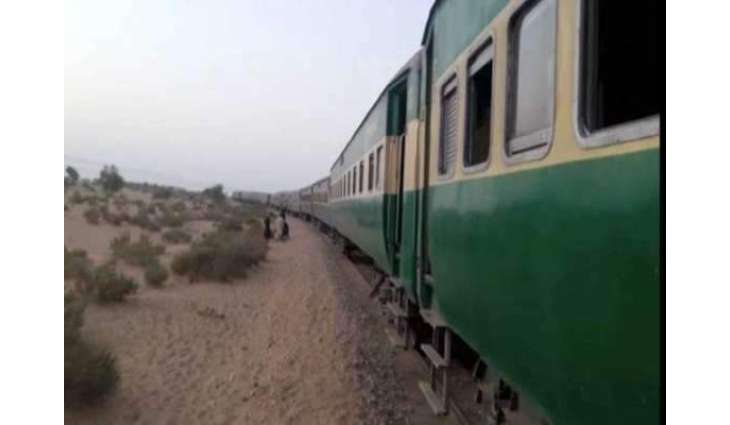 ملت ایکسپریس پٹری توں لتھ گئی
ریلوے ٹریک بند ہون دی وجہ توں اپ تے ڈاؤن ٹریناں دا روٹ بدل دتا گیا