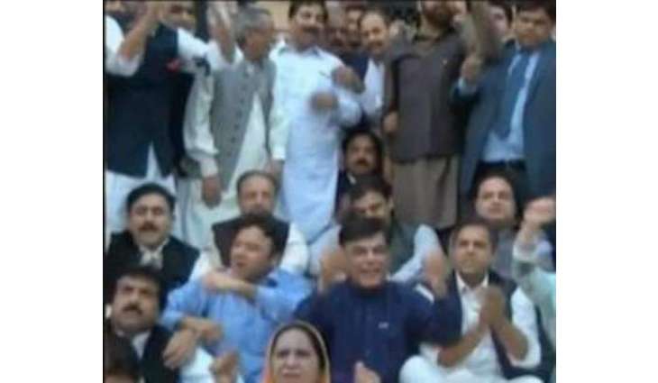 اپوزیشن دا احتجاج رنگ لے آیا
سپیکر پنجاب اسمبلی نے لیگی ارکان اُتے داخلے لئی لائی گئی پابندی ختم کر دتی