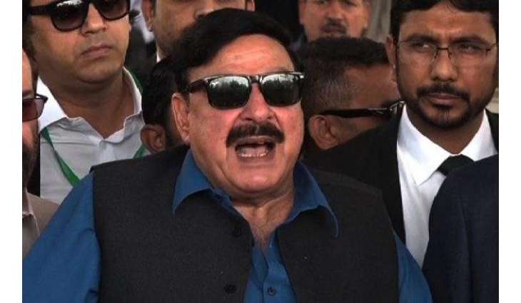 کراچی وچ سٹاک ایکسچینج انتظامیہ ریلوے دی زمین خالی کر دیوے: شیخ رشید احمد
 ایس ملک دی معیشت ریلوے دے بغیر کھڑی نہیں ہو سکدی، بیتے ویلے وچ ارباں رُپئے سٹیشنز دی بحالی اُتے لا دتے گئے،مسافر ٹریناں کدی منافعے وچ نہیں چل سکدیاں:پریس کانفرنس