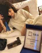 Mawra Hocane receives Academic Achievement Award from law college