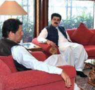 رئيس مجلس الشيوخ الباكستاني يلتقي رئيس الوزراء عمران خان