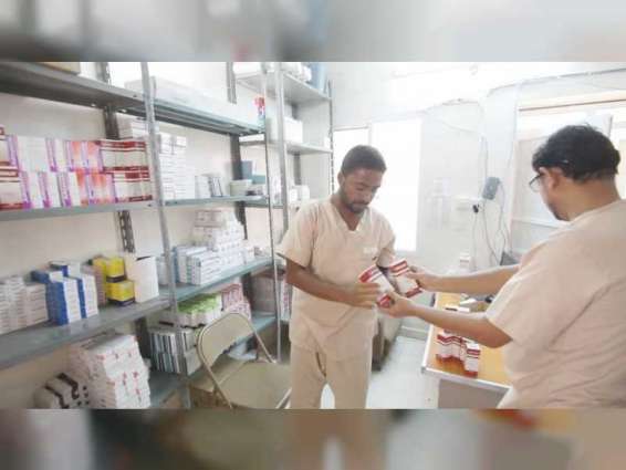 " الهلال " تقدم أدوية ومستلزمات طبية لمستشفى إعادة الأمل في رماه بحضرموت