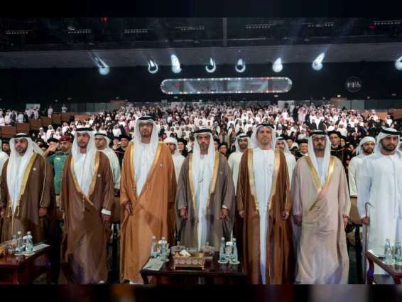 حامد بن زايد يشهد حفل تخريج طلبة جامعة خليفة