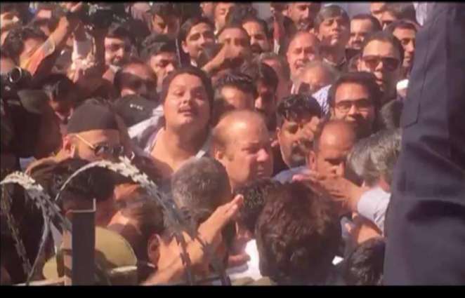 Nawaz Sharif annoyed over crowd, selfies during treason case hearing