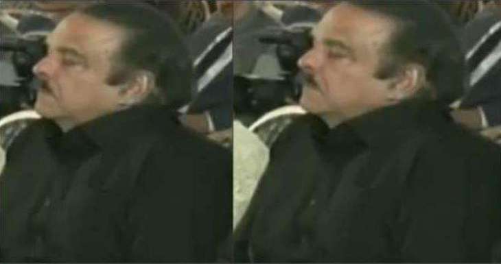 Naeem ul Haque caught on camera napping during PM Imran’s speech