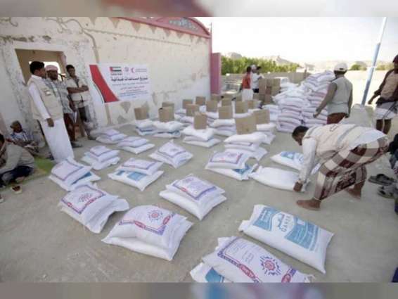 "الهلال" يواصل توزيع مساعداته الإغاثية على سكان مديرية تريم في حضرموت