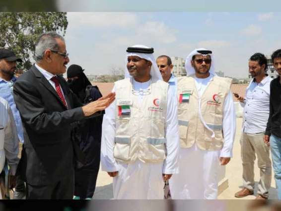 بتمويل من "الهلال" ..وزير التربية اليمني يطلق مشروع الزي والحقيبة المدرسية