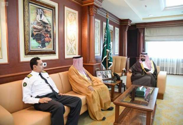 الأمير محمد بن عبدالعزيز يستقبل مدير عام جمرك ميناء جازان