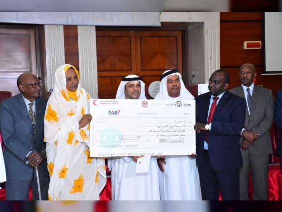 سفارة الدولة تسلم أكثر من 30 مليون درهم من الهلال الأحمر لكفالة 9 آلاف يتيم في السودان