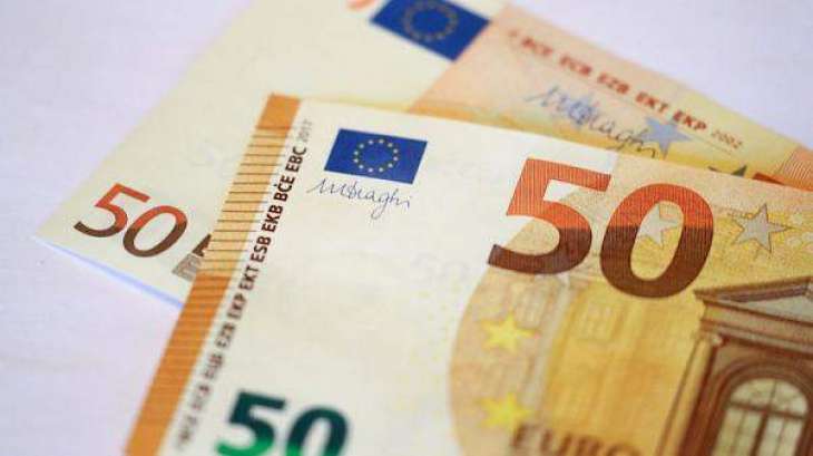 اليورو قرب أدنى مستوى في شهرين