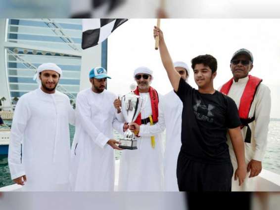 " الوصف 127 " بطل منافسات دبي للقوارب الشراعية المحلية 43 قدما