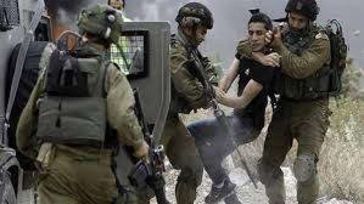 الاحتلال الاسرائيلي يعتقل 14 مواطنا من الضفة وغزة