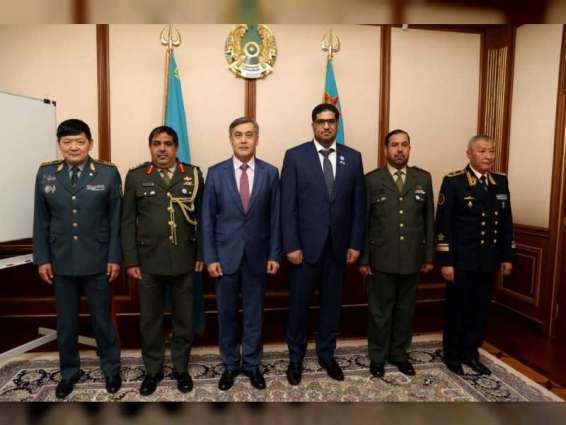 وزير الدفاع الكازاخستاني يستقبل سفير الدولة لدى أستانا