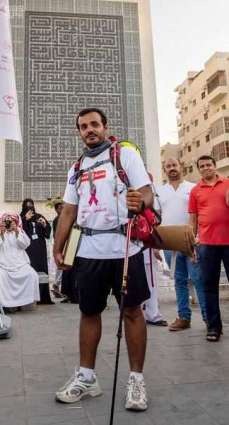 الرحالة الحميد يصل المدينة المنورة قادماً من مكة المكرمة سيراً على الأقدام للتوعية بسرطان الثدي