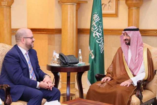 الأمير عبدالله بن بندر يلتقي القنصل الأمريكي بجدة