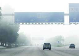 لجنة السلامة المرورية تطبق المنظومة الذكية لخفض السرعات أثناء التقلبات الجوية في أبوظبي