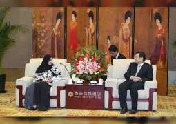 أمل القبيسي تبحث مع مسؤول صيني سبل تعزيز التعاون البرلماني