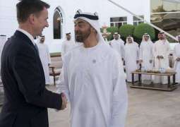 محمد بن زايد و وزير الخارجية البريطاني يبحثان علاقات البلدين والقضايا الإقليمية
