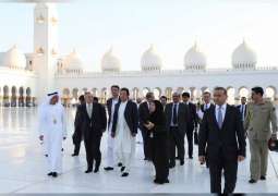 <span>رئيس وزراء باكستان يزور جامع الشيخ زايد الكبير في أبوظبي</span>