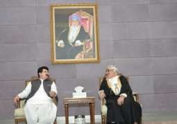 رئيس مجلس الشيوخ الباكستاني يصل إلى سلطنة عمان في زيارة رسمية