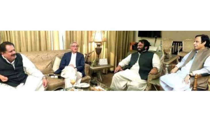 100دن توں پہلاں ای پی ٹی آئی دی حکومت وچ پُھٹ پے گئی
یار اوس سرور نوں کنٹرول کرو:پرویز الہی دی جہانگیر ترین نوں شکایت