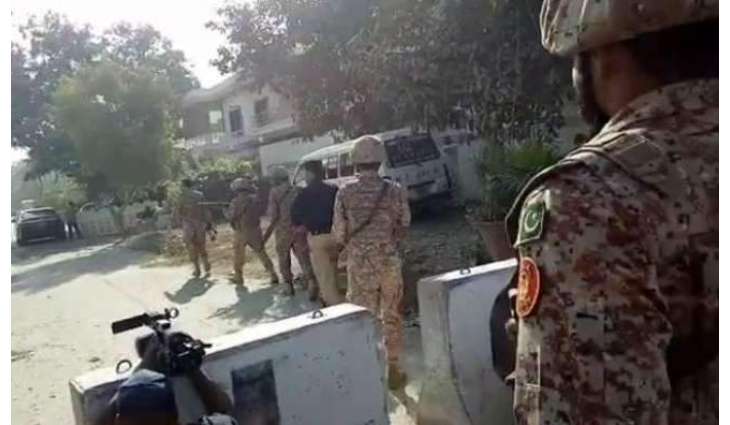 چینی قونصلیٹ اُتے حملا کرن والا سرکاری ملازم نکلیا
 حملا آور عبدالرزاق دا تعلق بلوچستان دے علاقے خاران توں اے:رپورٹ