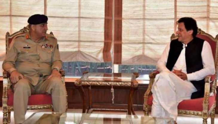 وزیراعظم عمران خان تے آرمی چیف دی اہم ملاقات
ملاقات دوران دو پاسی دلچسپی دے امور تے قومی سلامتی دی صورتحال بارے وچار وٹاندرا کیتا گیا،وزیر اعظم عمران خان نے آرمی چیف نوں چین دے دورے اُتے اعتماد وچ وی لیا