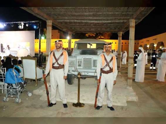 زوار متحف قصر العين يتعرفون على موروث شرطة أبوظبي