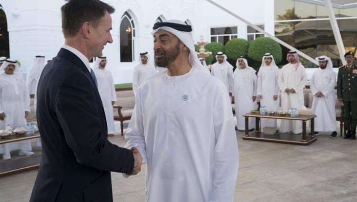 محمد بن زايد و وزير الخارجية البريطاني يبحثان علاقات البلدين والقضايا الإقليمية