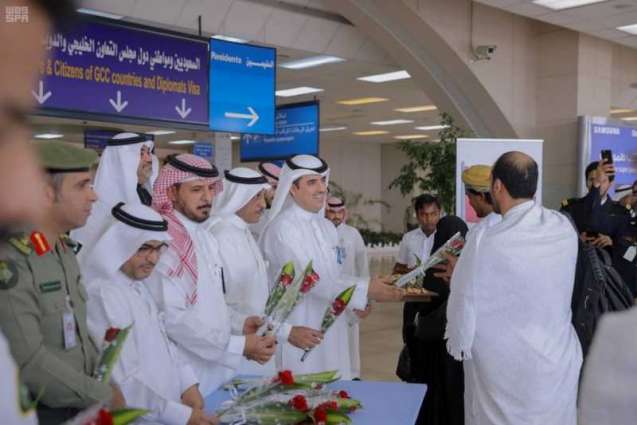 مطار الملك عبدالعزيز يحتفي بالیوم الوطني العماني الـ 48